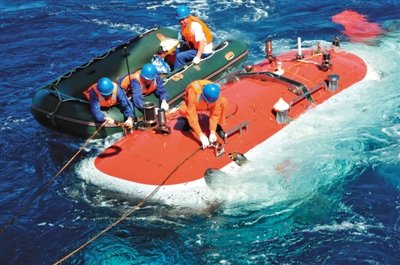 我国首次面向社会选拔女潜航员 须过英语六级