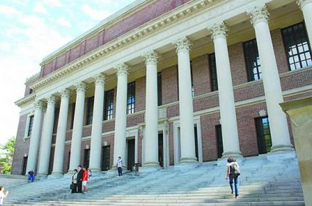 哈佛最大的图书馆——Widener图书馆。