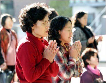 韩国高考难，家长长齐上阵。