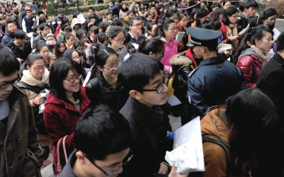 昨天，北京交通大学，考生进入考场。京华时报记者徐晓帆摄
